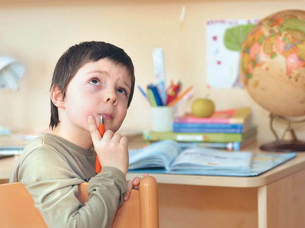 Neskuchnaya tanulmány: hogyan kell megfelelő felszerelni a hallgató munkahelyét