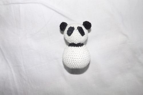Kötött panda játék saját kezével