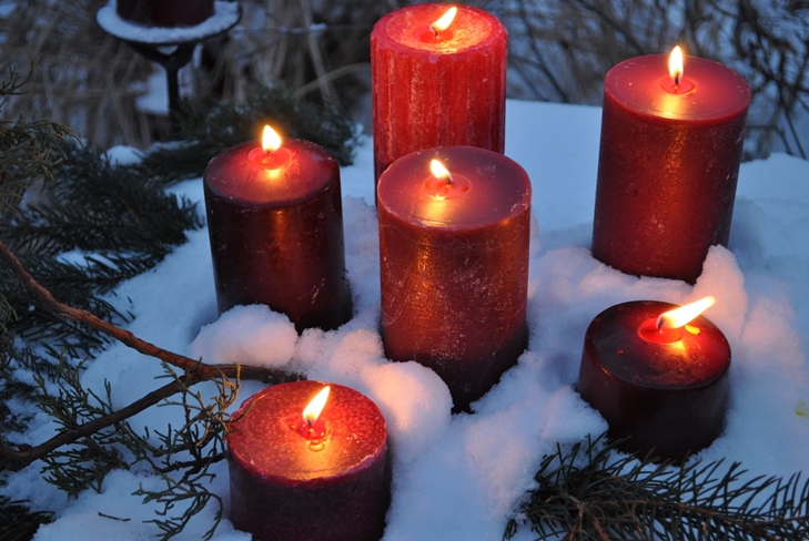 Hogyan kell díszíteni egy gyertyát saját kezével?