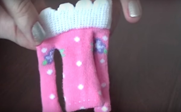 Hogyan kell varrni a baba ruhákat a saját kezével