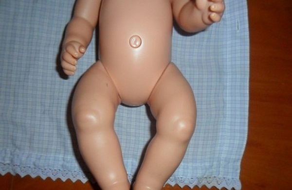 Hogyan kell varrni a baba ruhákat a saját kezével