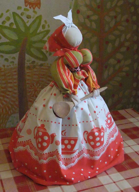 A Maslenitsa babát a saját kezünkkel készítjük el.
