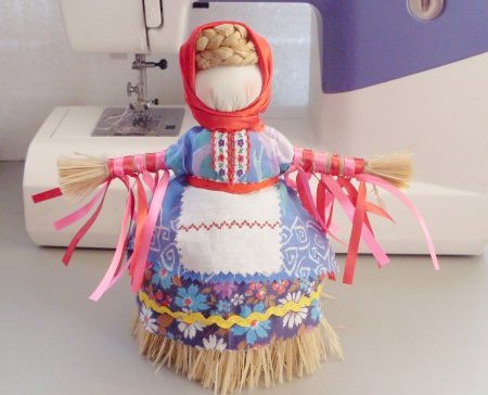 A Maslenitsa babát a saját kezünkkel készítjük el.