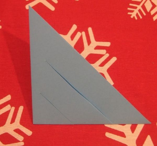 Gyönyörű hópelyhek a 2017-es újévre a saját kezükben papír - diagramok és fotók szakaszaiban. Mesterkurzusok a nagy hópelyhek gyermekeire az origami technikában