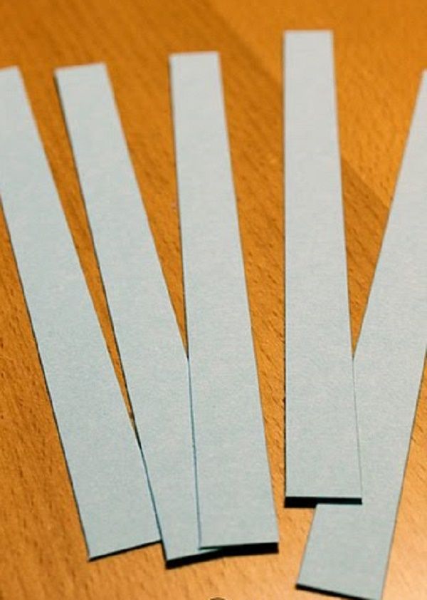 Gyönyörű hópelyhek a 2017-es újévre a saját kezükben papír - diagramok és fotók szakaszaiban. Mesterkurzusok a nagy hópelyhek gyermekeire az origami technikában