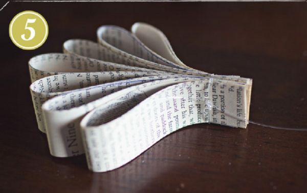 Gyönyörű hópelyhek a 2017-es újévre a saját kezükben papír - diagramok és fotók szakaszaiban. Mesterkurzusok a nagy hópelyhek gyermekeire az origami technikában