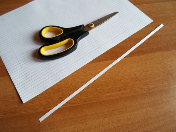 Gyönyörű hópelyhek a 2017-es újévre a saját kezükben papír - diagramok és fotók szakaszaiban. Mesterkurzusok a nagy hópelyhek gyermekeire az origami technikában