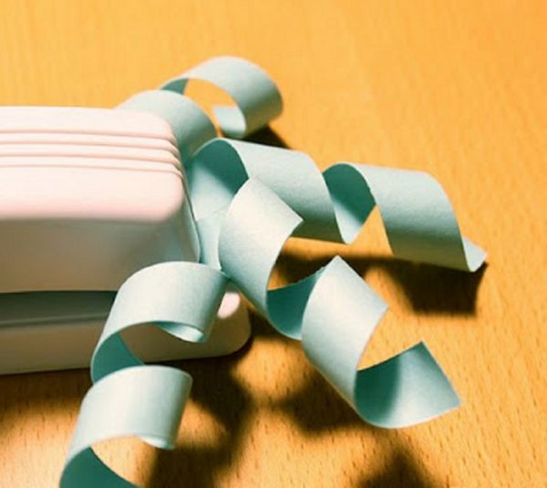 Gyönyörű hópelyhek a 2017-es újévre a saját kezükben papír - diagramok és fotók szakaszaiban. Mesterkurzusok a nagy hópelyhek gyermekeire az origami technikában