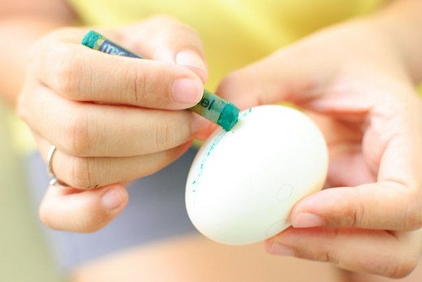 A húsvéti tojások díszítése a saját kezével - érdekes mesterkurzusok a fotókkal