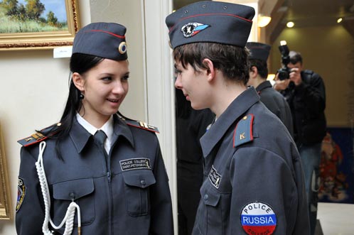 Hogyan lehet munkát találni a rendőrségben?