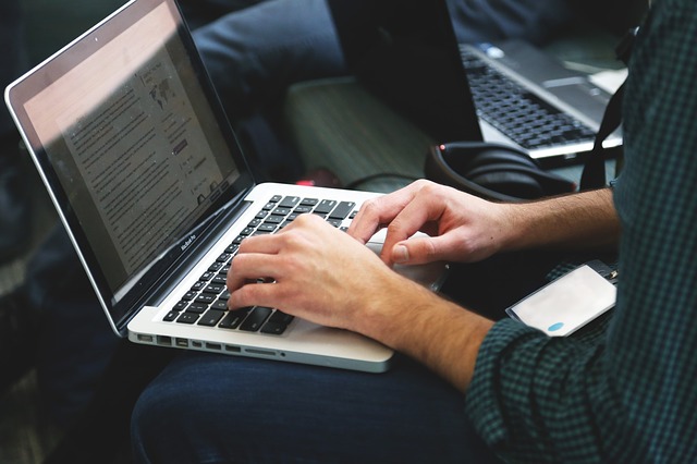 Melyik a jobb: egy tabletta vagy laptop?