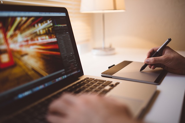 Melyik a jobb: egy tabletta vagy laptop?
