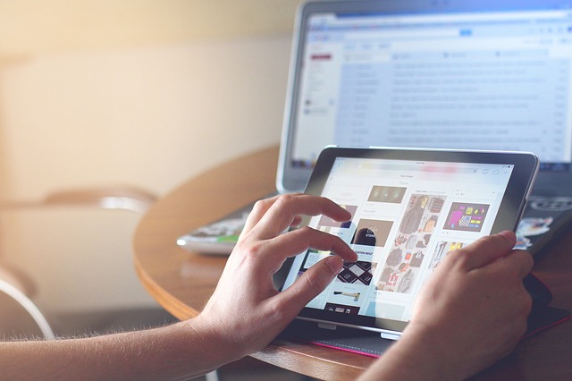 Melyik a jobb: egy tabletta vagy laptop?