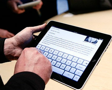 Melyik a jobb: egy tabletta vagy laptop?