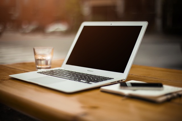 Melyik a jobb: egy tabletta vagy laptop?