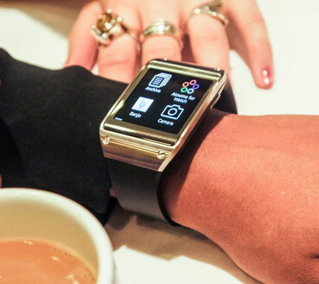  Samsung Galaxy Gear óra