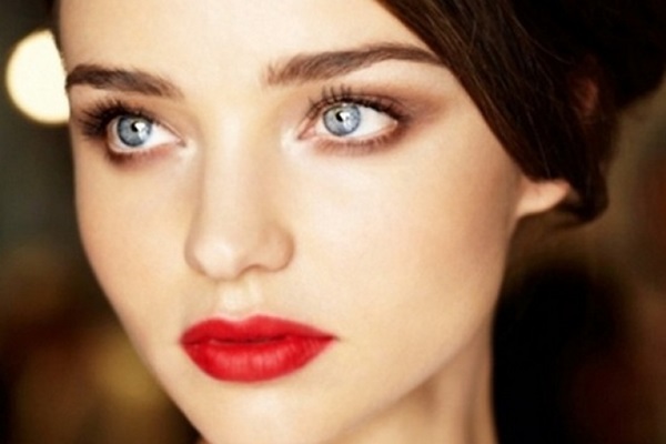 Hogyan húzzunk nyilakat az eyeliner előtt?