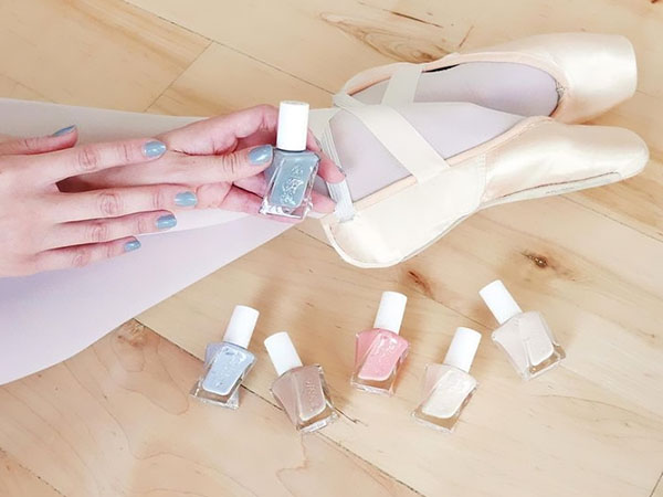 Pasztell manikűr: a lakkok gyűjteménye Essie Gel Couture Ballet Nudes 2017
