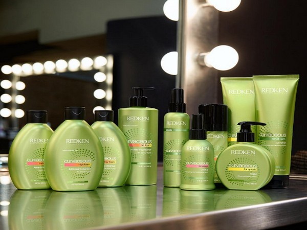 Hullámos forradalom: új elemek a göndör gyűrűkhöz Redken Curvaceous