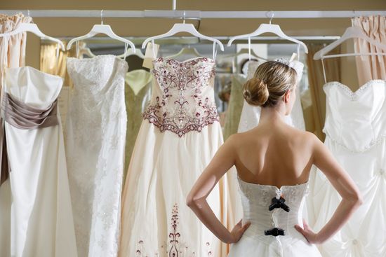 Divatos esküvői ruhák 2015, fénykép a tényleges modellek. Hogyan válasszuk ki a tökéletes esküvői ruhát