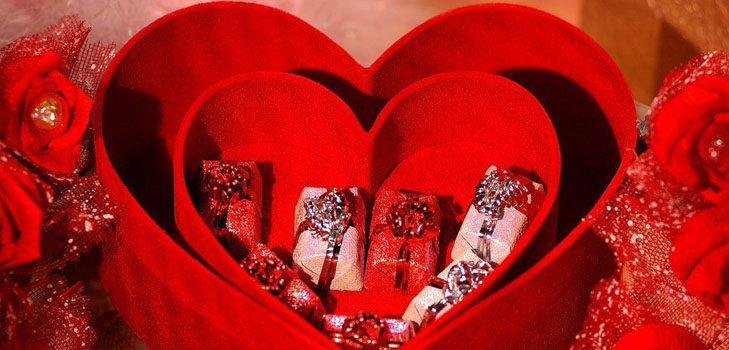 Mit adhatsz egy lánynak a Valentin-napra: ötletek ajándékokra