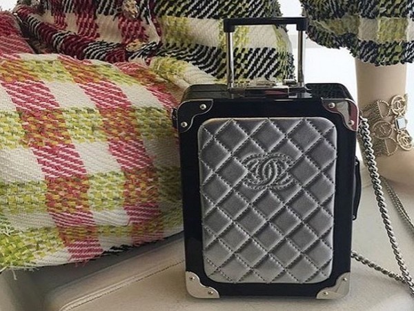 Az úton hívják: a Chanel Trolley Minaudiere kuplung-bőröndjét
