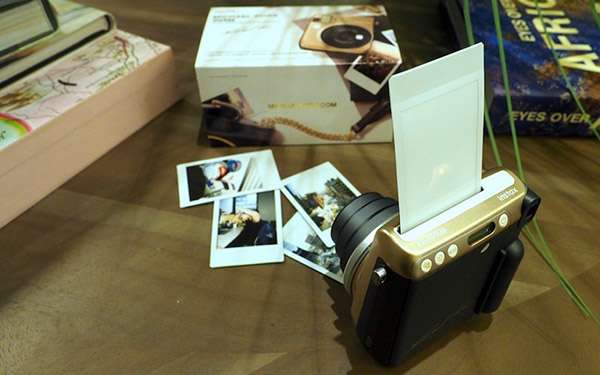 Divat kamera: Michael Kors X Fijifilm Instax Mini 70