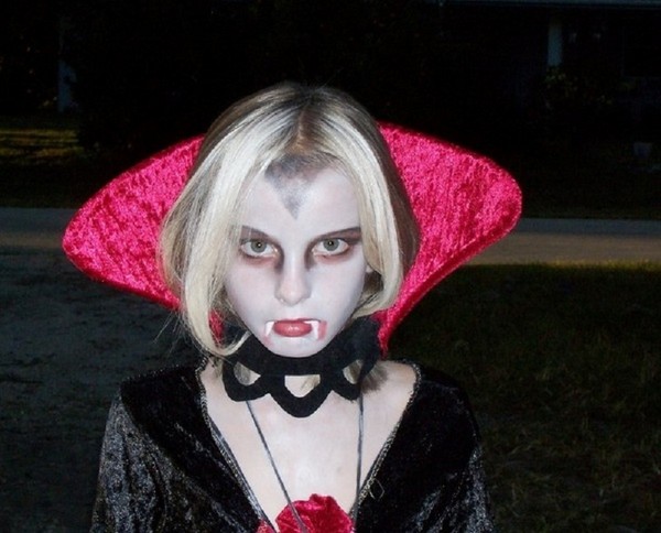 Halloween az iskolában: hogyan kell ünnepelni, ötleteket a forgatókönyv, versenyek, videó. Halloween öltözködés iskolába a saját kezével, fotó