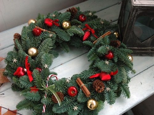 Hogyan kell díszíteni egy lakást újévi ünnepekre