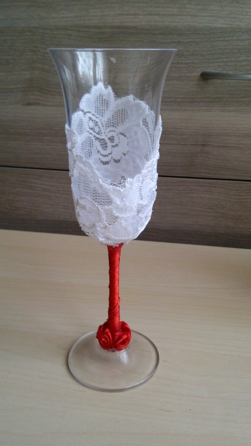 Esküvői poharak díszítése