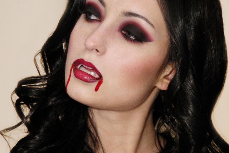 Vámpír koszorú Halloween: kép hogyan készítsd el a saját kezed