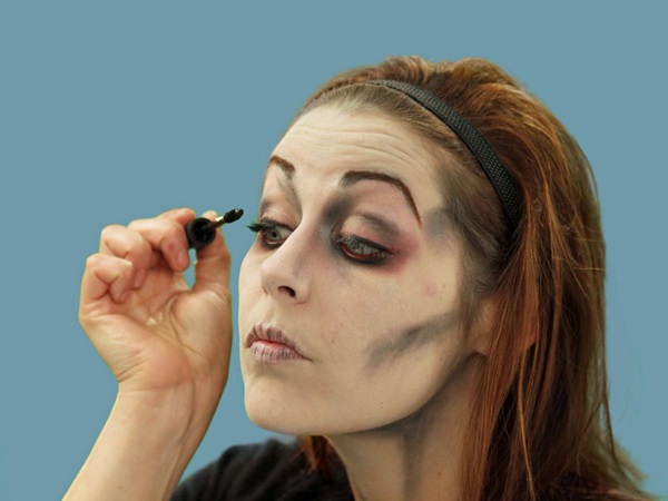 Félelmetes smink a Halloween a saját kezét a lányok és a lányok