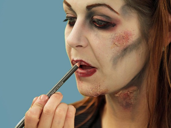 Félelmetes smink a Halloween a saját kezét a lányok és a lányok