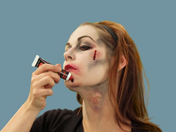 Félelmetes smink a Halloween a saját kezét a lányok és a lányok