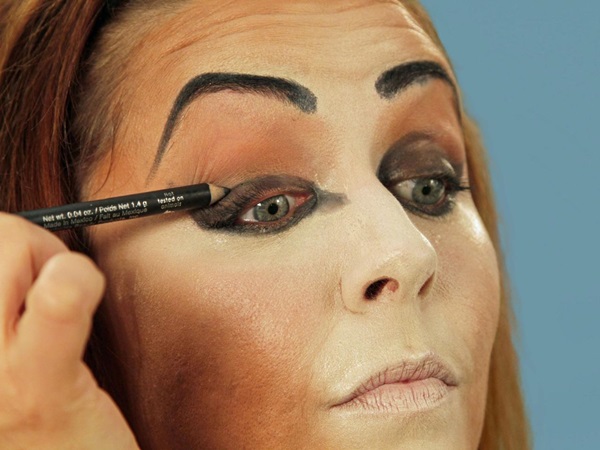 Félelmetes smink a Halloween a saját kezét a lányok és a lányok