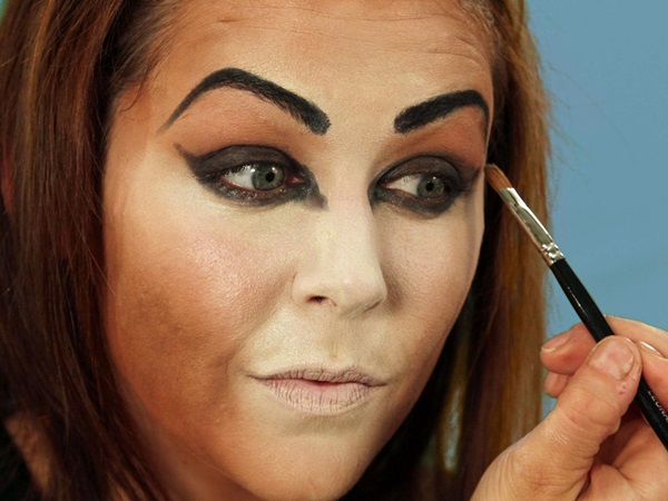 Félelmetes smink a Halloween a saját kezét a lányok és a lányok