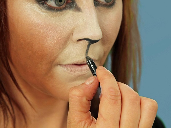 Félelmetes smink a Halloween a saját kezét a lányok és a lányok