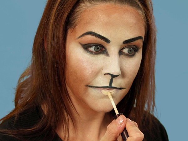 Félelmetes smink a Halloween a saját kezét a lányok és a lányok