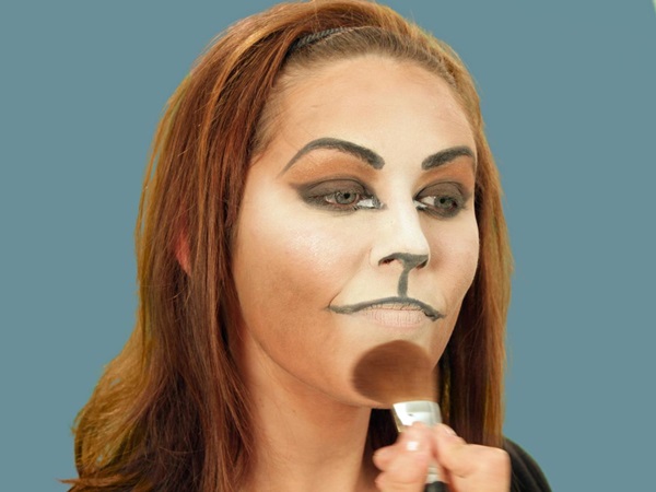 Félelmetes smink a Halloween a saját kezét a lányok és a lányok