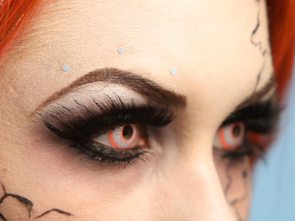 Félelmetes smink a Halloween a saját kezét a lányok és a lányok