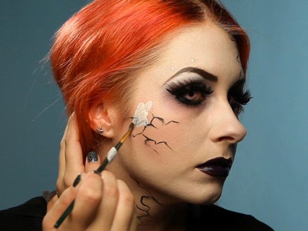 Félelmetes smink a Halloween a saját kezét a lányok és a lányok