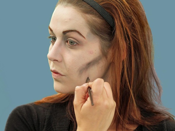 Félelmetes smink a Halloween a saját kezét a lányok és a lányok