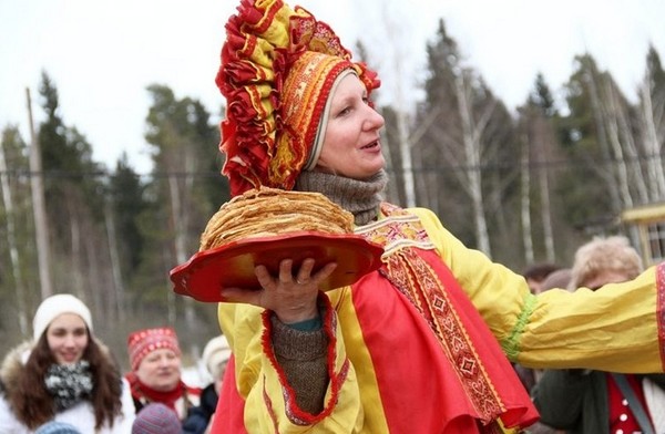 Maslenitsa-2016: a fő hagyományok és szép gratulációk