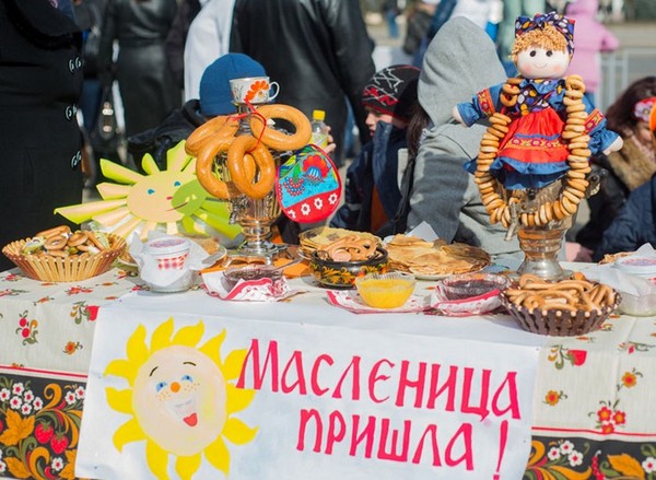 Maslenitsa-2016: a fő hagyományok és szép gratulációk