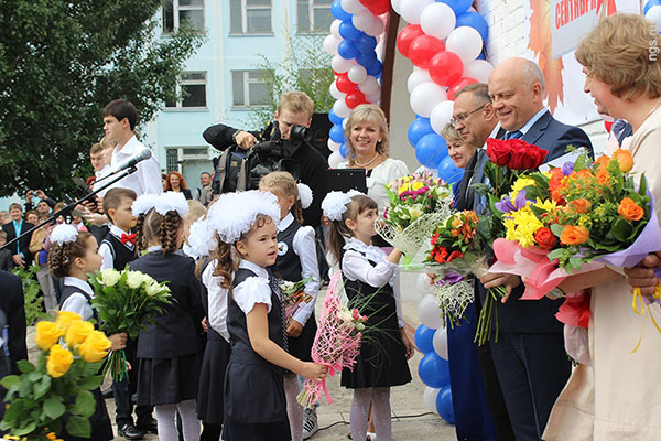 Búcsú az első osztályosok szeptember 1-én a diplomások és a szülők