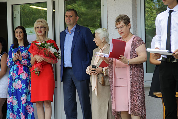 Gyönyörű gratulálok a Graduation-ban 2017-ben a 9. és 11. évfolyamon