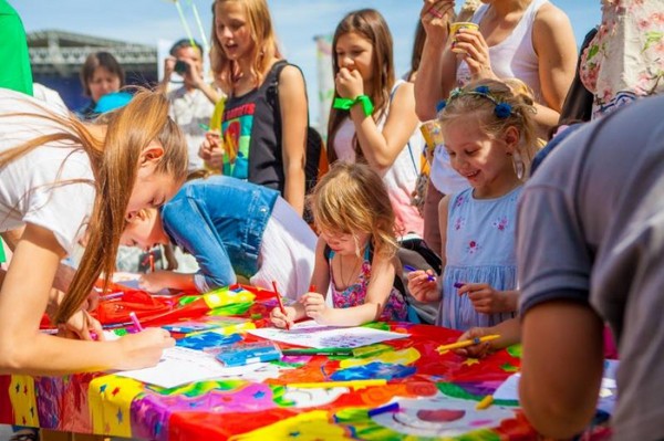 Ötletek a gyermeknapi forgatókönyvre, valamint június 1-én az ünneplés osztályterve