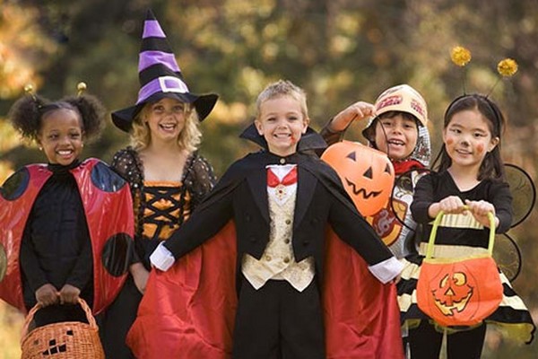 Scenario for Halloween gyermekeknek, tizenéveseknek, középiskolásoknak, diákoknak Scenario for Halloween gyermekeknek, tizenéveseknek, középiskolásoknak, diákoknak