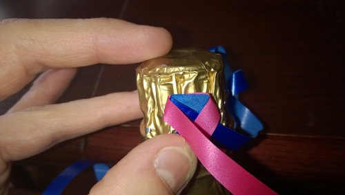 Díszítő esküvői pezsgőt saját kezével