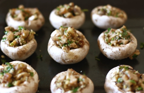 Hogyan készítsünk gombákat a sütőben? Fotó recept töltött gomba a sütőben